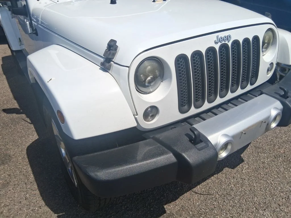 Used 2015 White Jeep Unlimited Sahara image 18