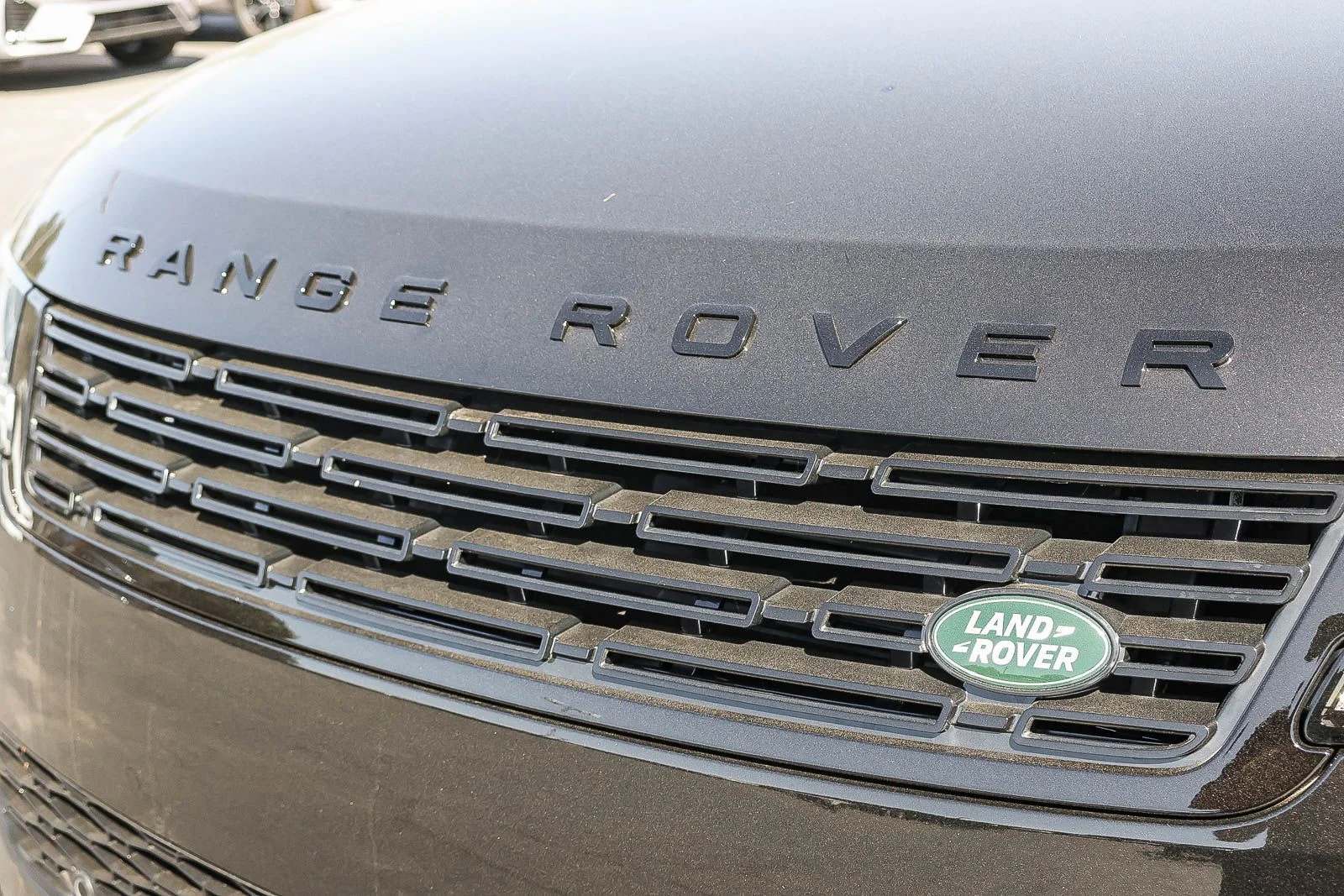 New 2026 Santorini Black Land Rover Dynamic SE image 16