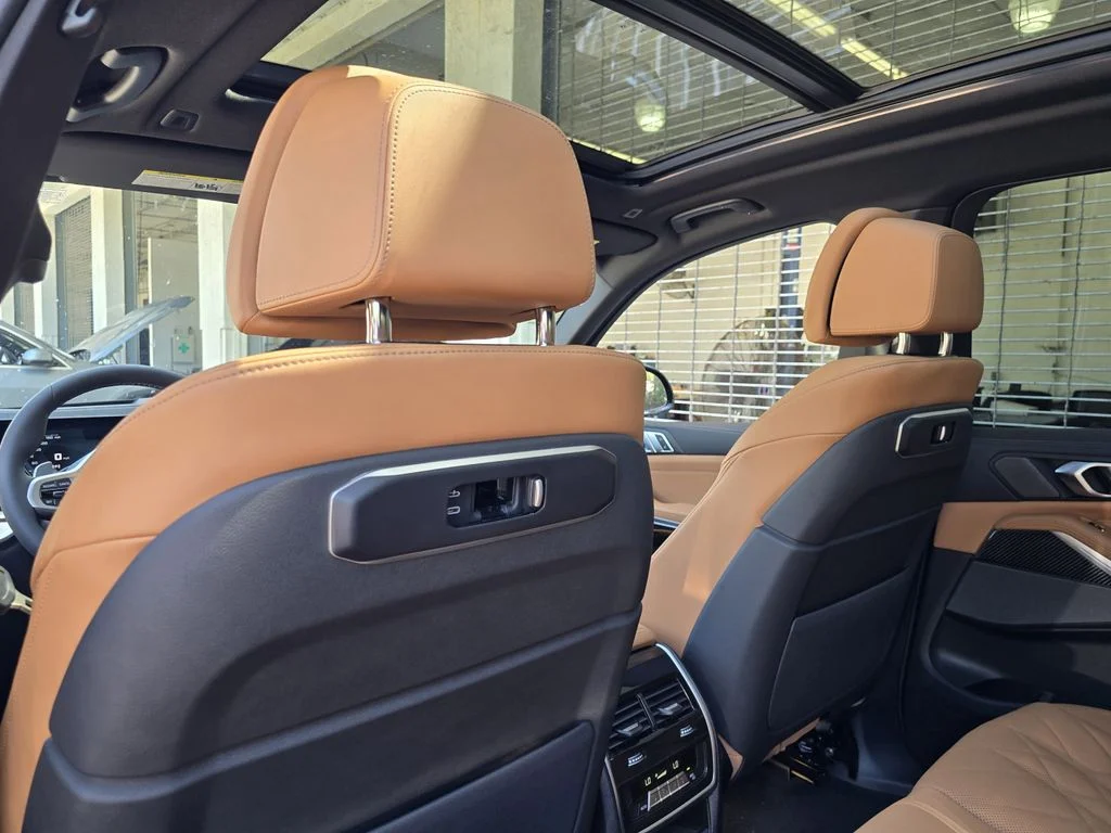 2025 BMW X5 M60i - Photo 11