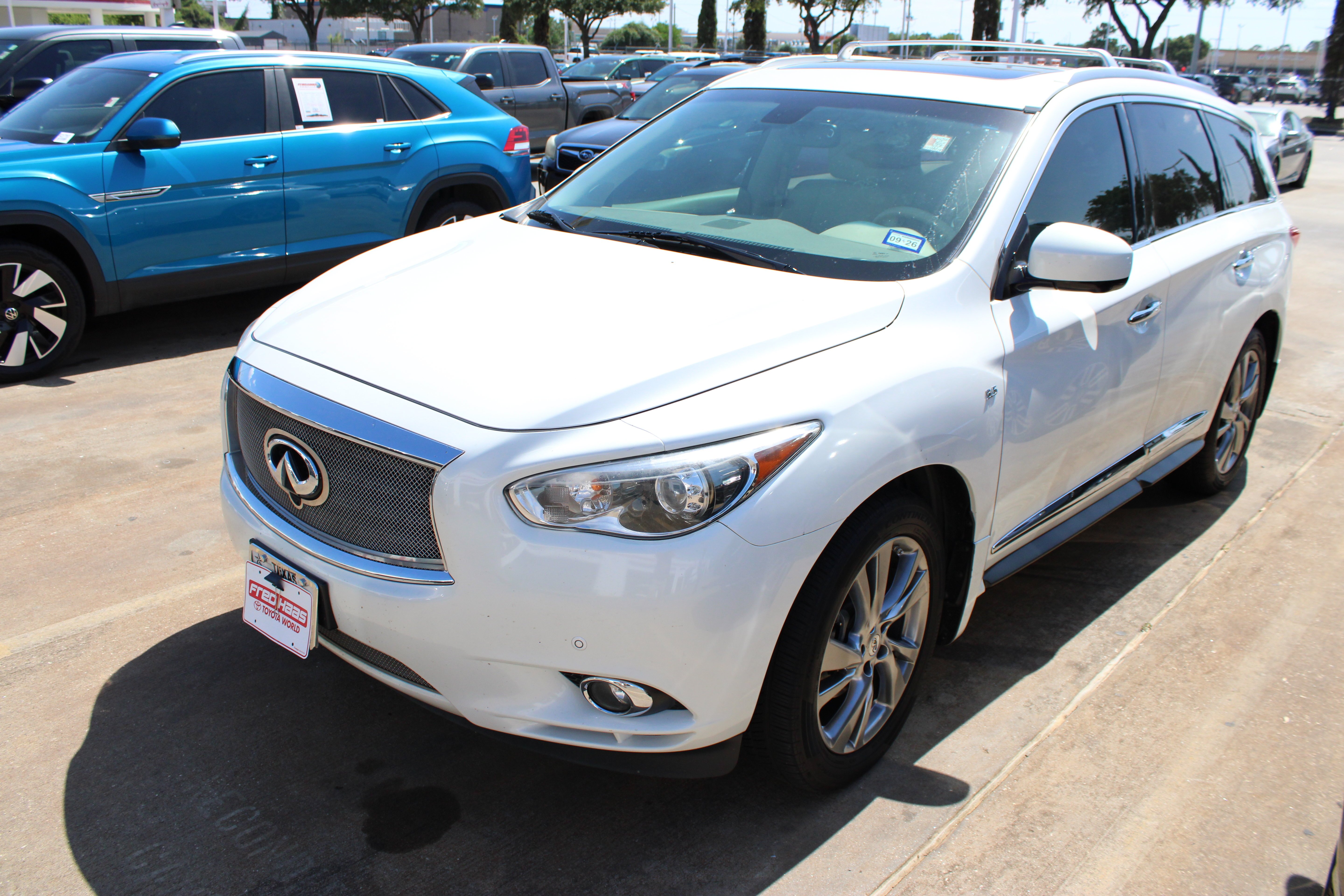 Used 2014 Moonlight White INFINITI  image 6