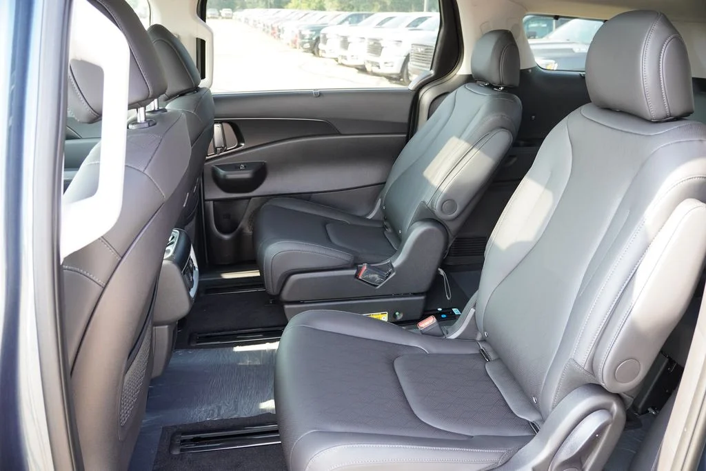 2027 Kia Carnival SX - Photo 11
