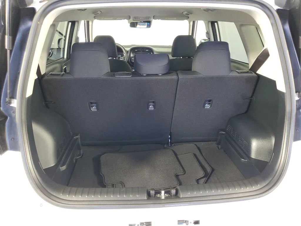 Used 2025 White Kia LX image 28