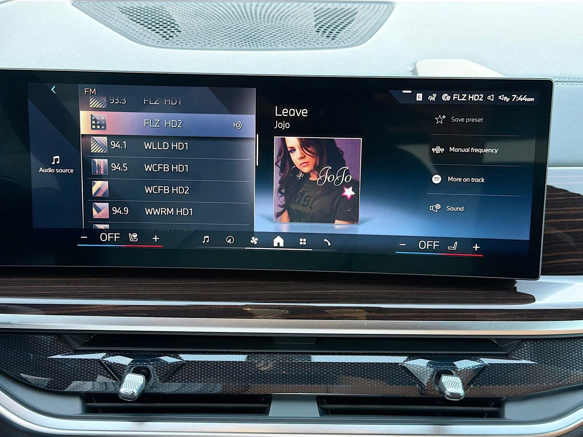 New 2026 Carbon Black Metallic BMW sDrive40i image 30