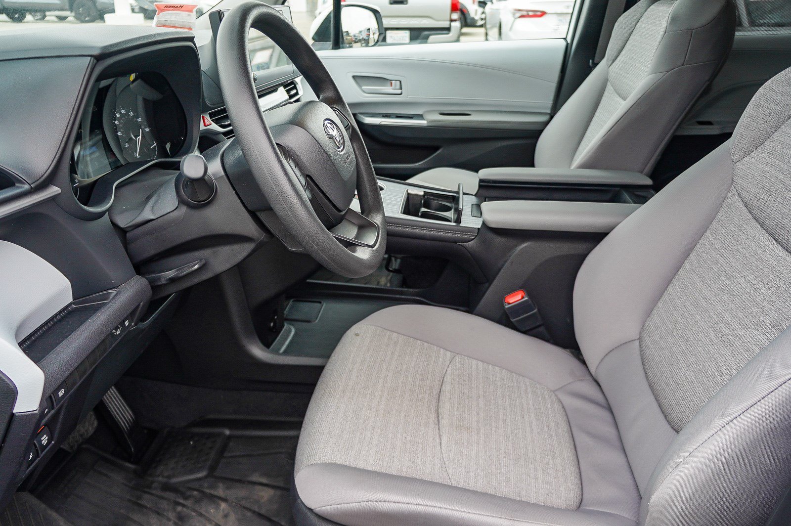 Used 2025 Ice Cap Toyota LE image 17