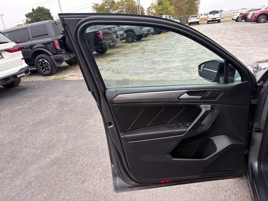 Used 2022  Volkswagen 2.0T SE R-Line Black image 15