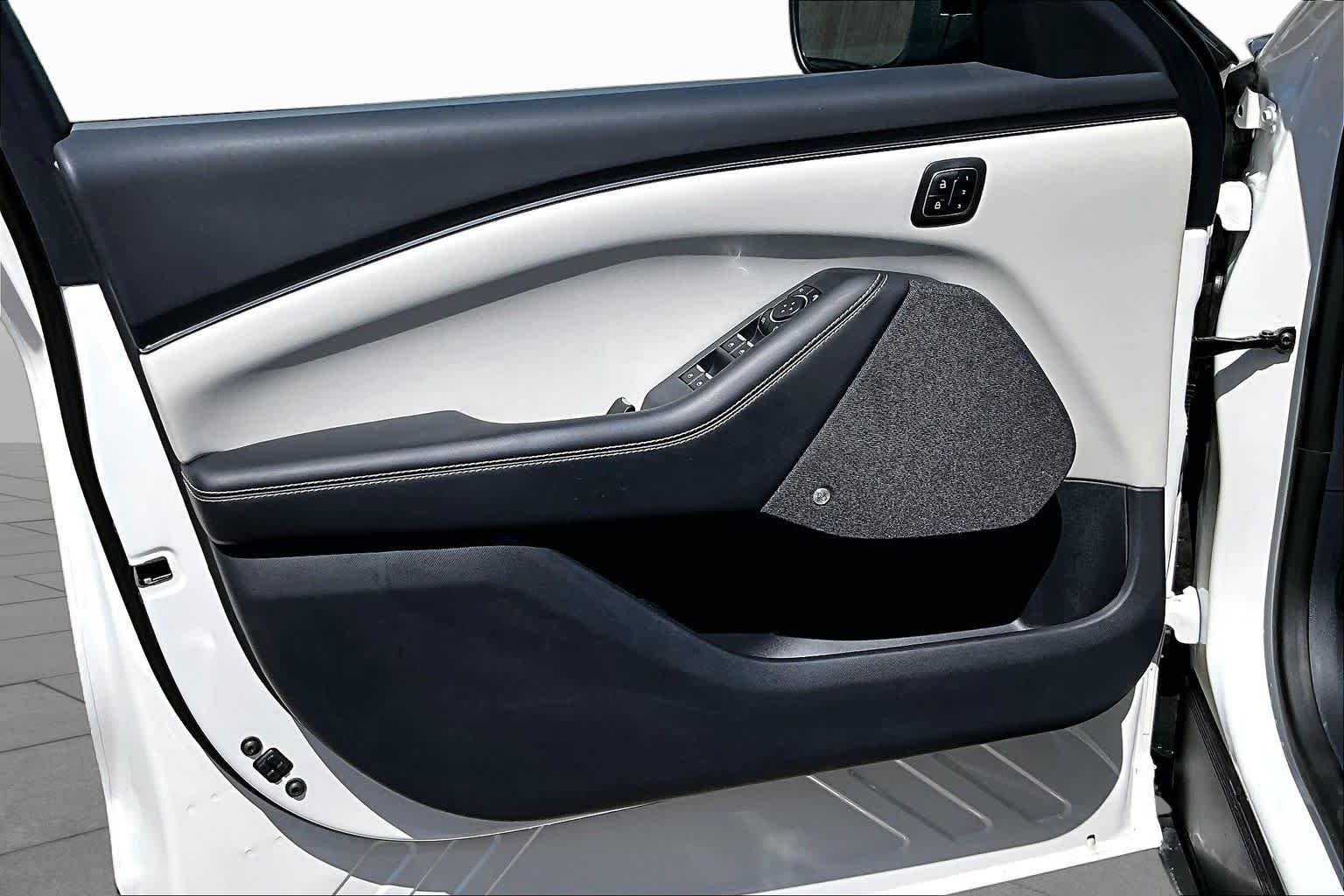 Used 2024 Star White Metallic Tri-Coat Ford Premium image 21
