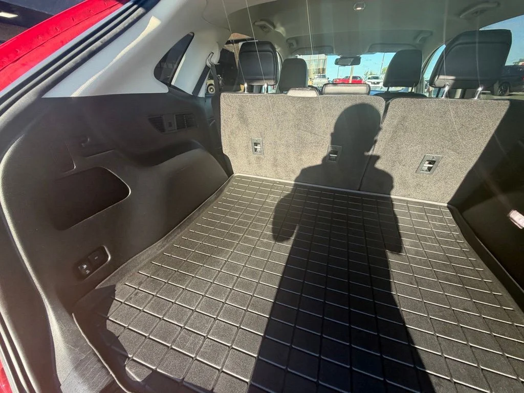 Used 2022 Red Ford SEL image 31