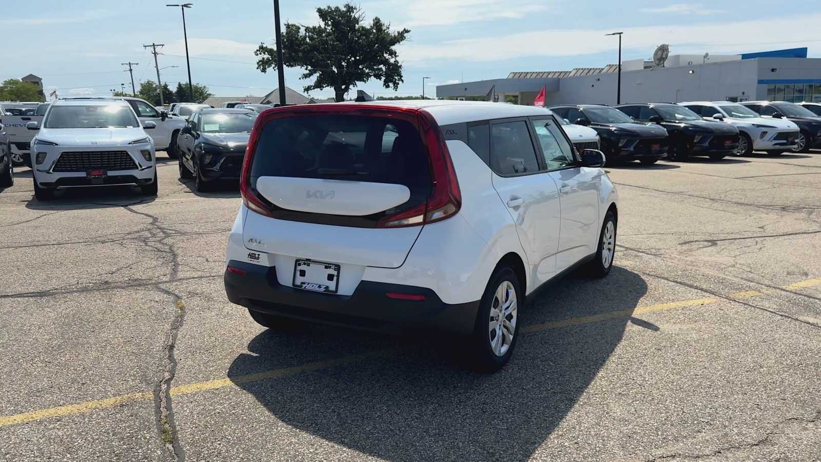Used 2021 White Kia LX image 15