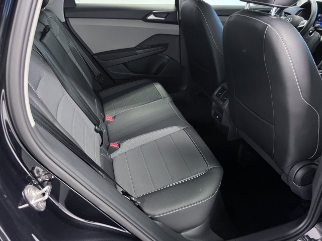 2022 Taos 1.5T SE Black · photo 13