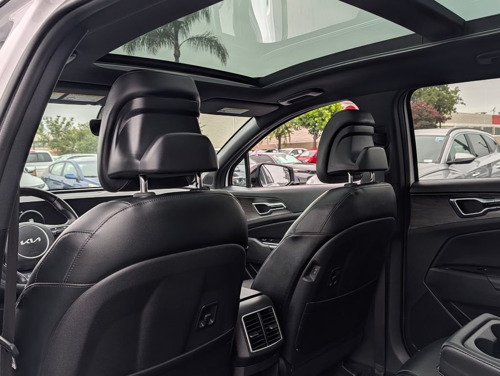 Used 2023 White Kia X-Pro Prestige image 14