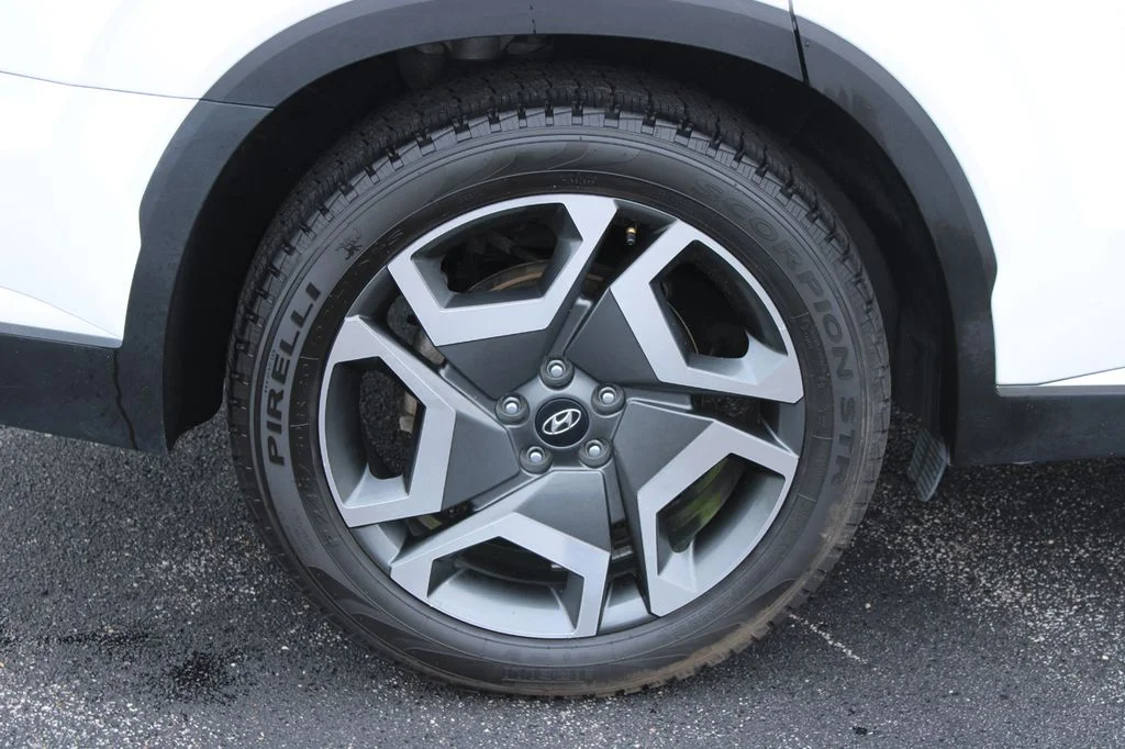 Used 2023 Hyper White Hyundai Limited image 18