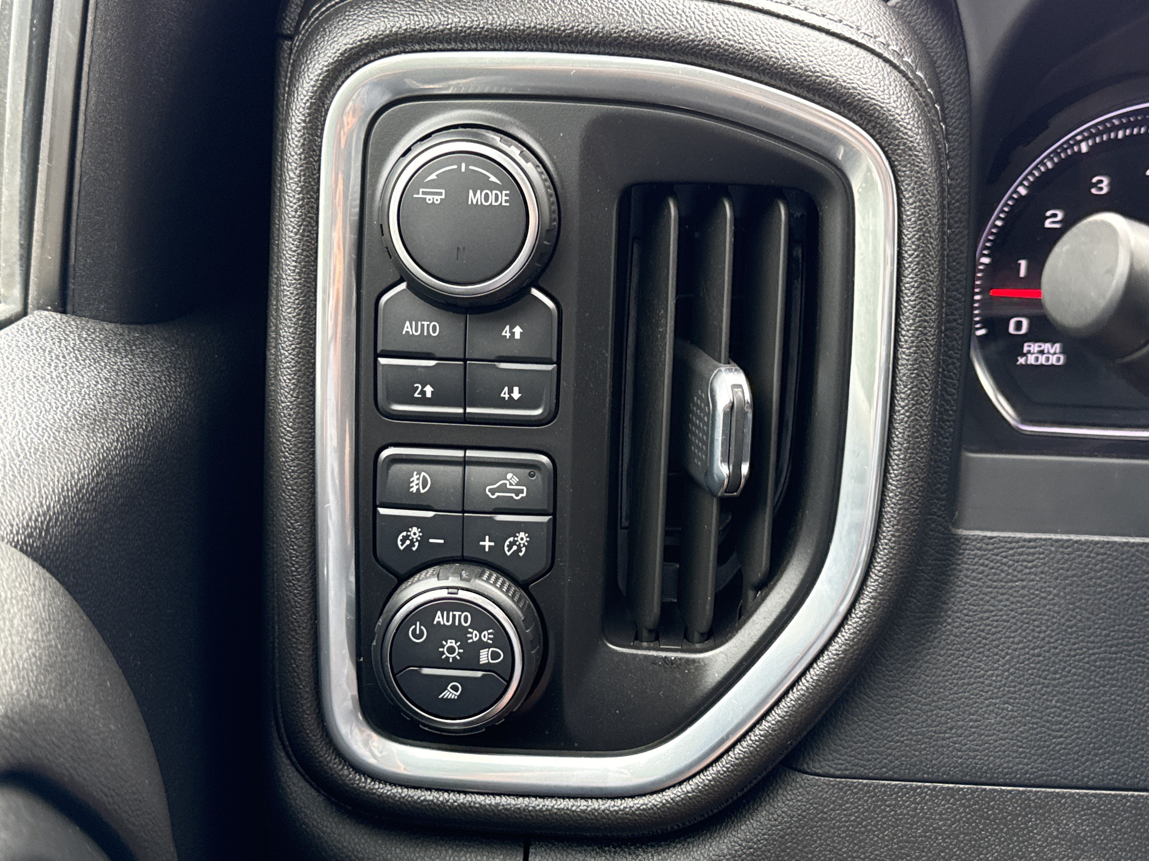 Used 2023 Summit White Chevrolet LT image 17