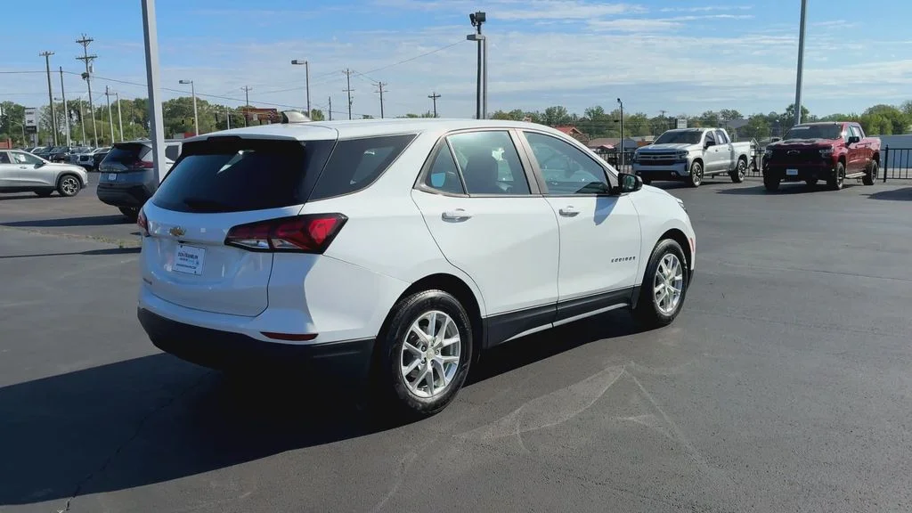 Used 2022 White Chevrolet LS image 8