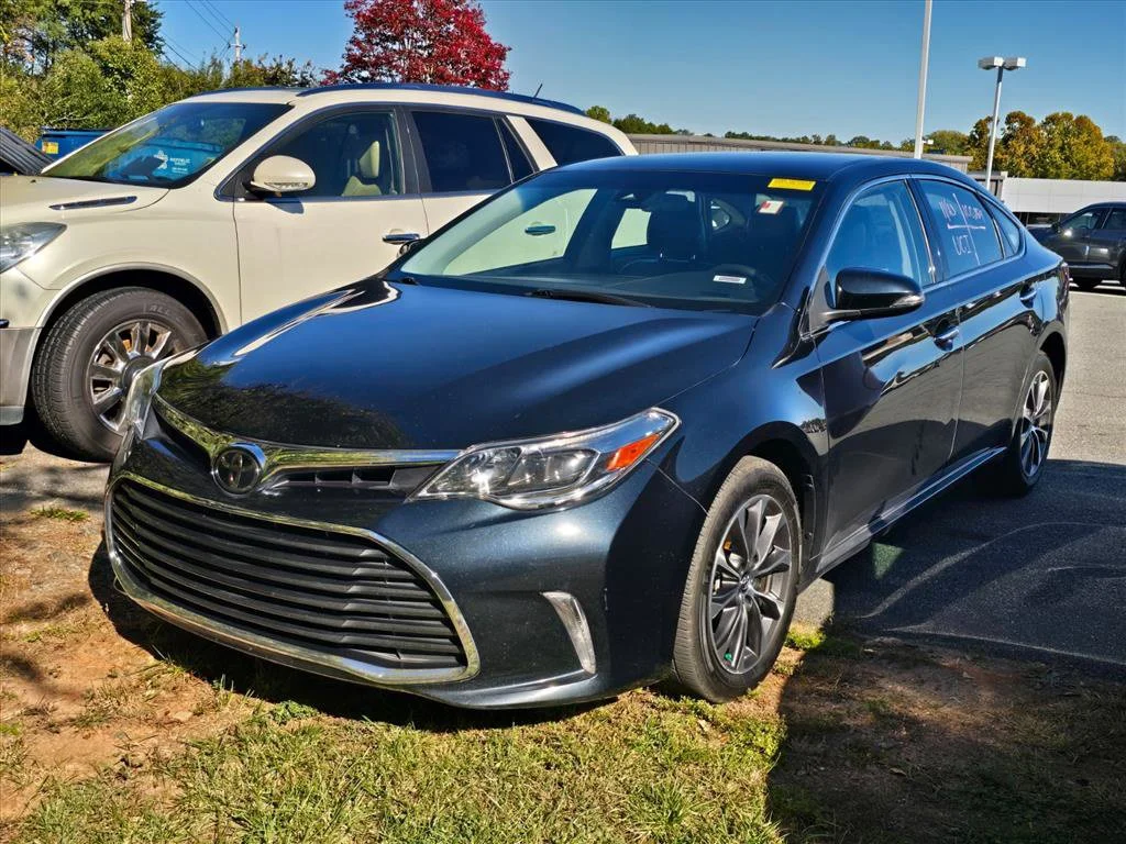 Used 2018 Gray Toyota XLE image 2