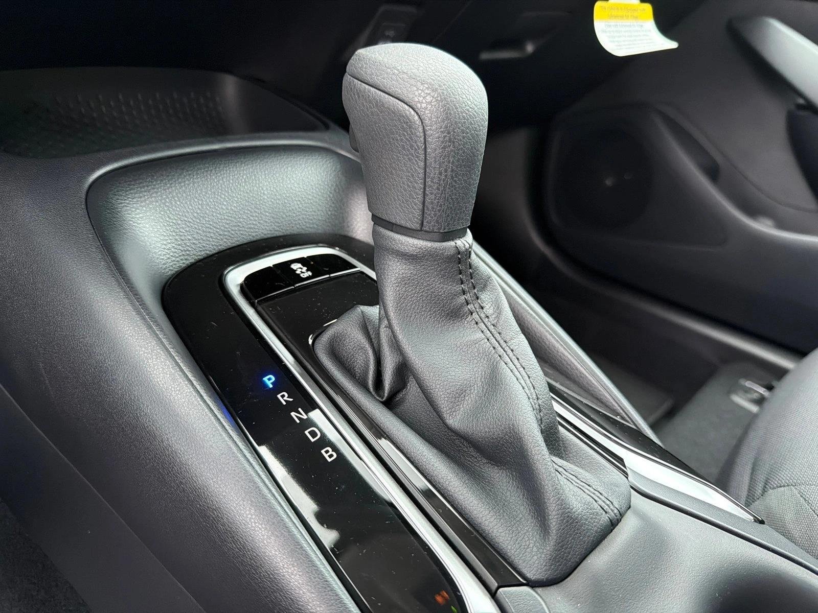New 2027 Wind Chill Pearl Toyota LE image 30