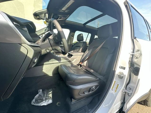 New 2026 Bright White Clear-Coat Exterior Paint Jeep Limited image 13
