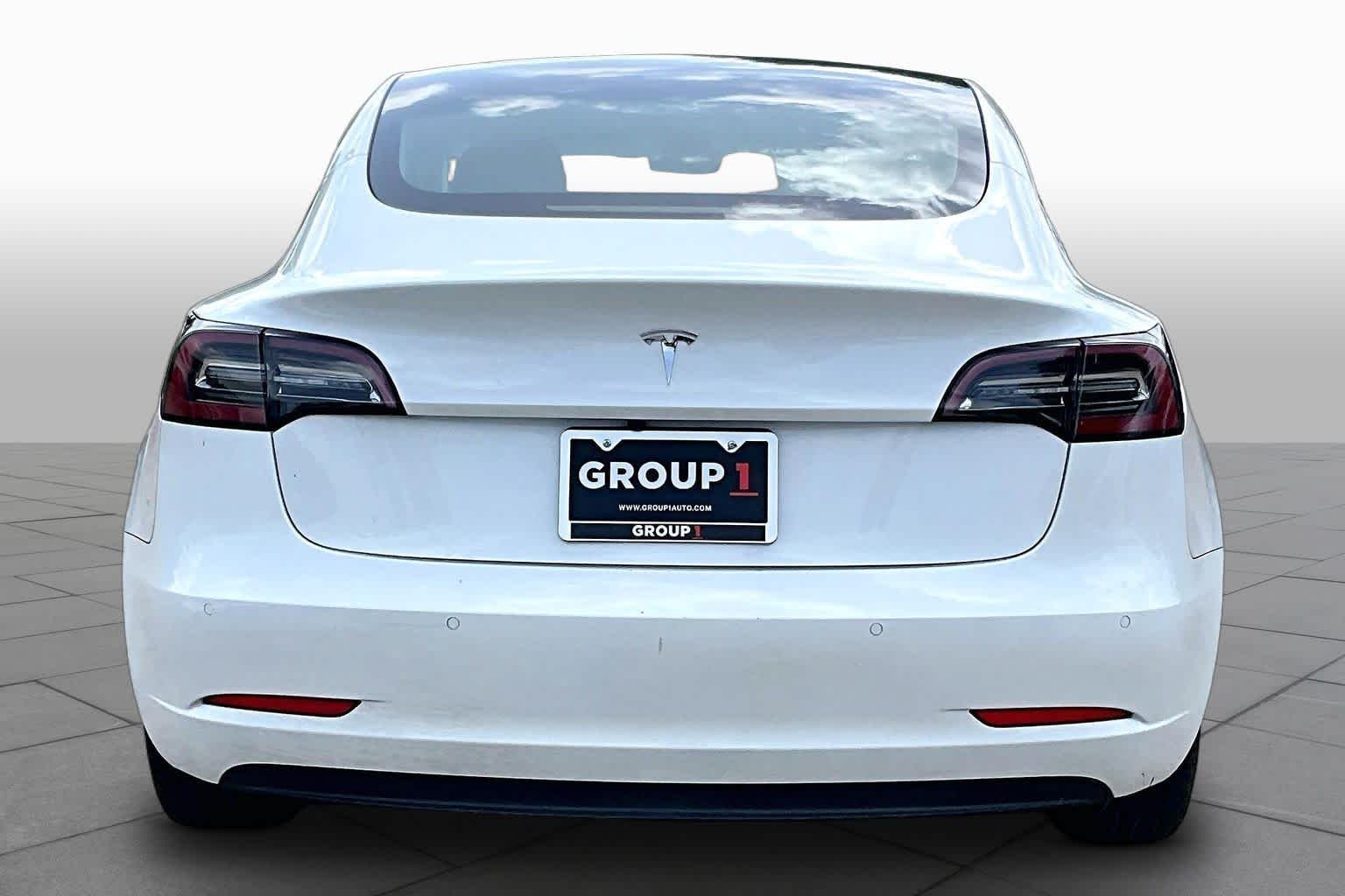 Used 2022 Pearl White Multi-Coat Tesla  image 4