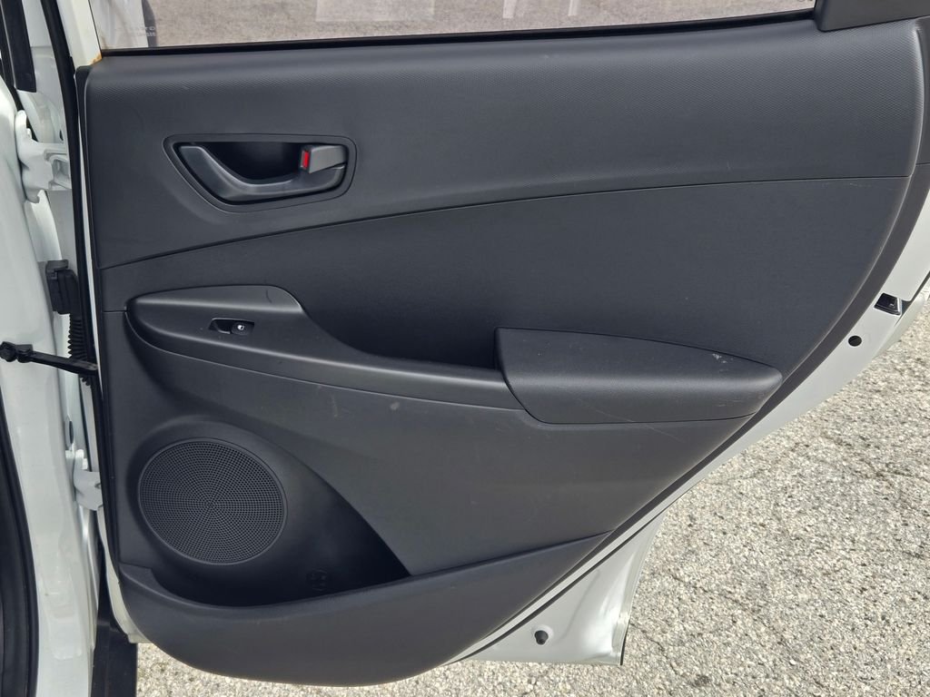 Used 2022 White Hyundai SE image 13