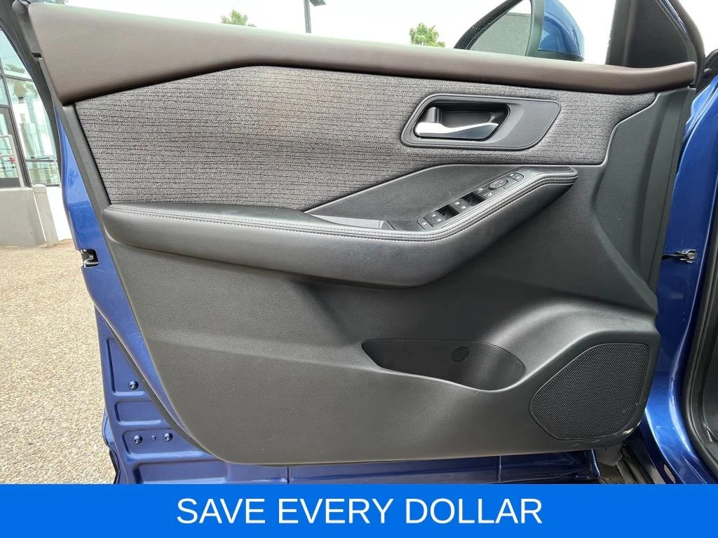 Used 2022 Blue Nissan SV image 8
