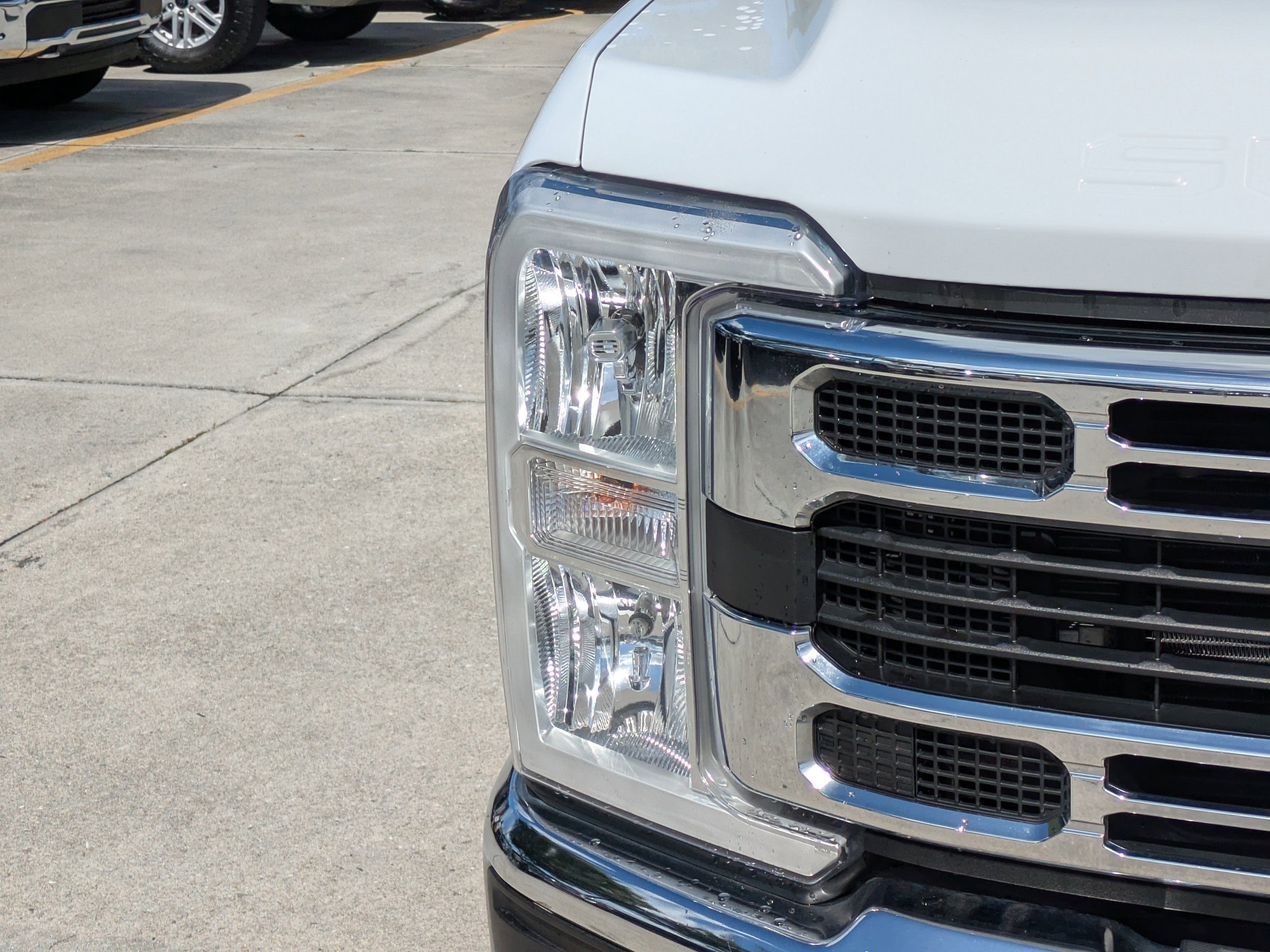 Used 2024 Oxford White Ford XL image 9