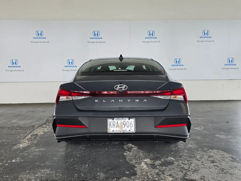 Used 2025  Hyundai SE image 6