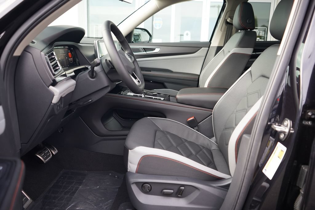 New 2026 Deep Black Pearl Volkswagen Peak Edition image 6