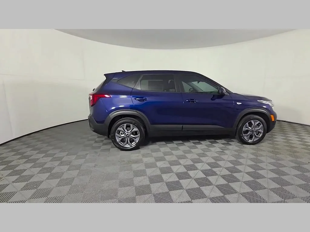 Used 2025 Dark Ocean Blue Kia LX image 38