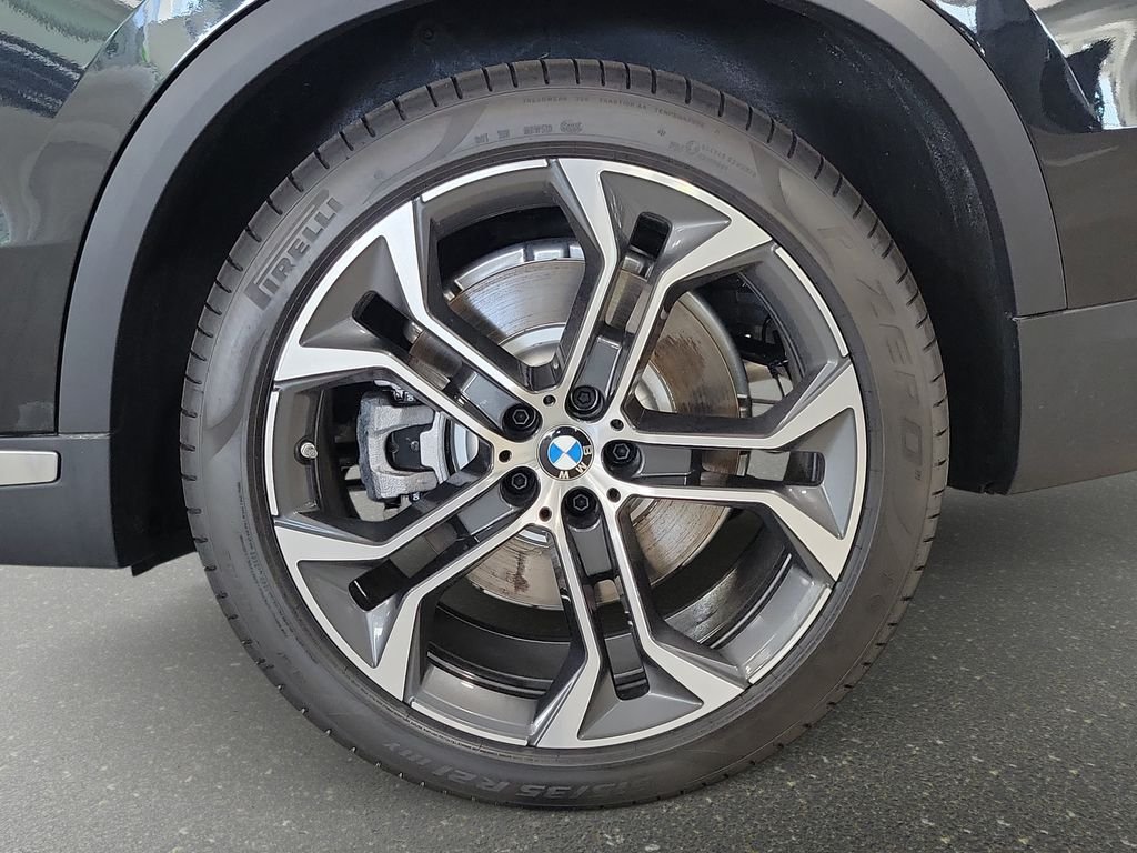 New 2026 Black Sapphire Metallic BMW xDrive50e image 21
