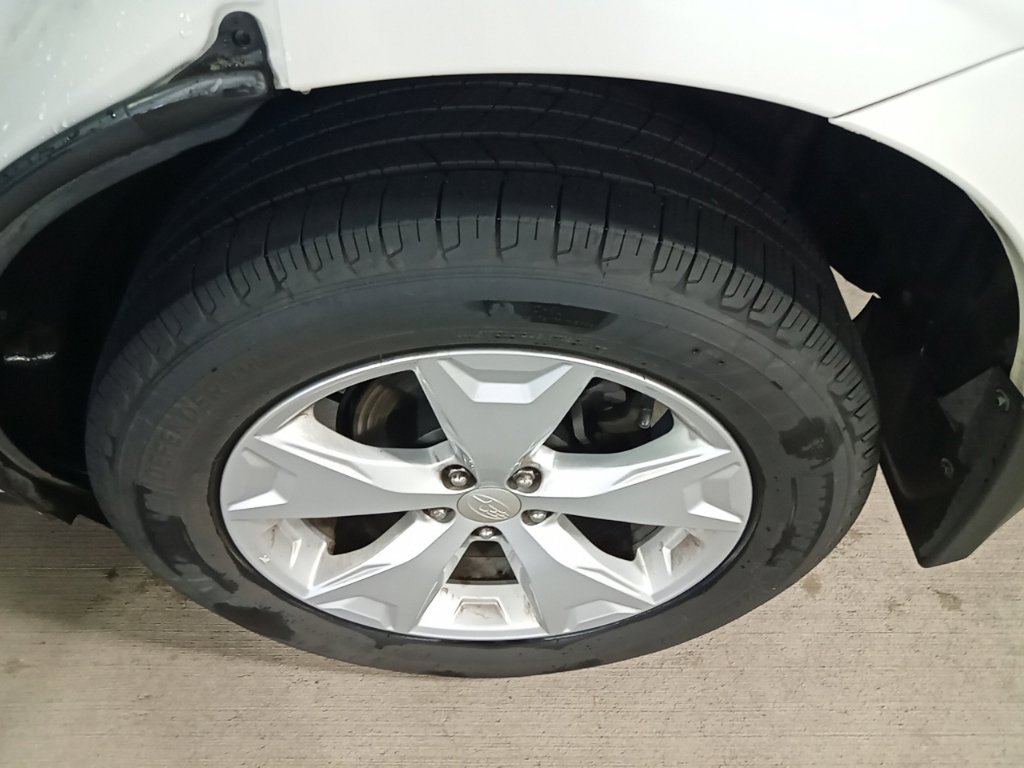 Used 2015 Satin White Pearl Subaru 2.5i Limited image 16