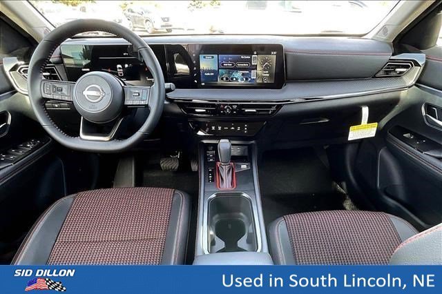 Used 2025 Super Black Nissan SR image 5