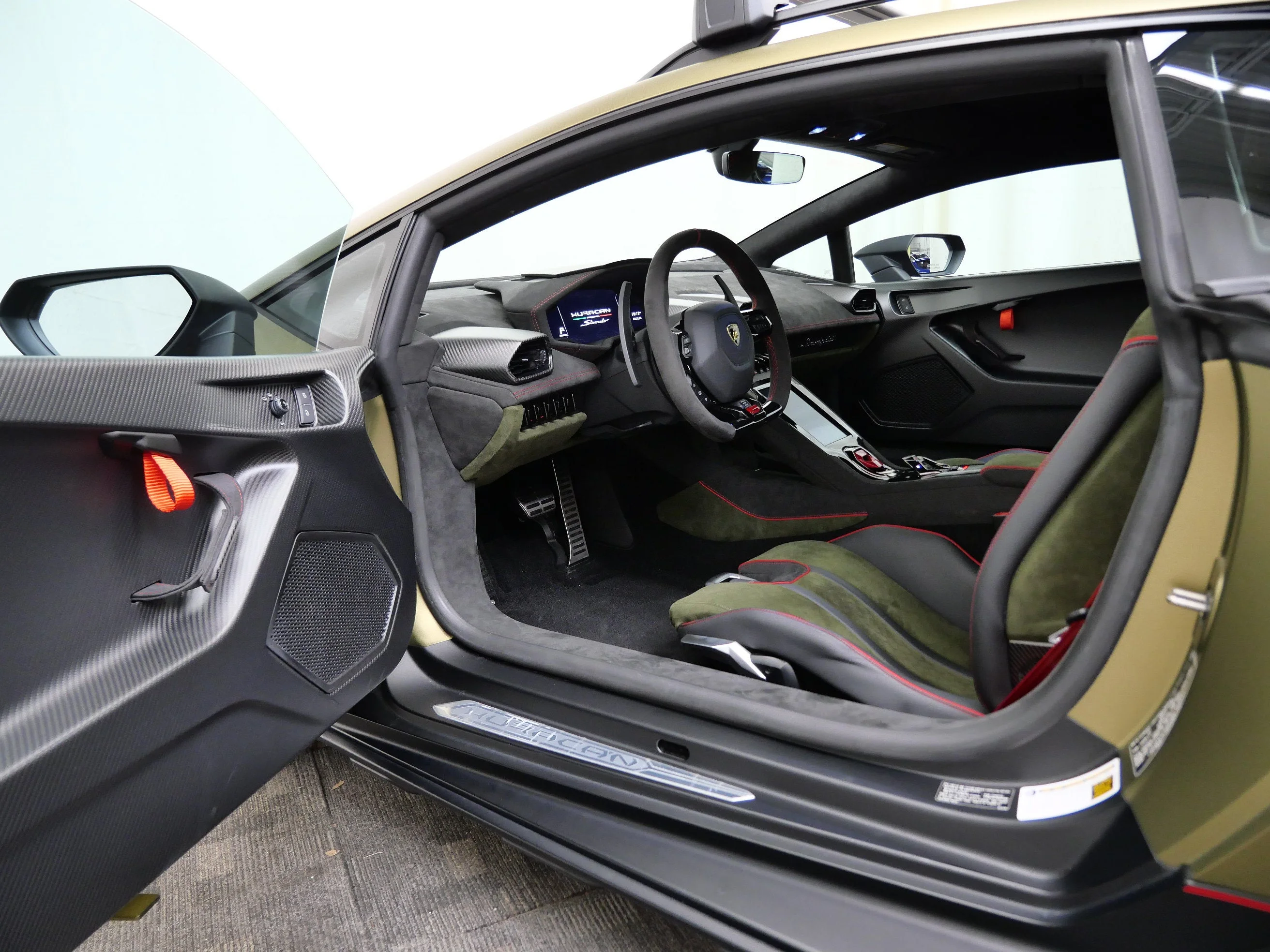 Used 2024 Verde Gea Matte Lamborghini Base image 16
