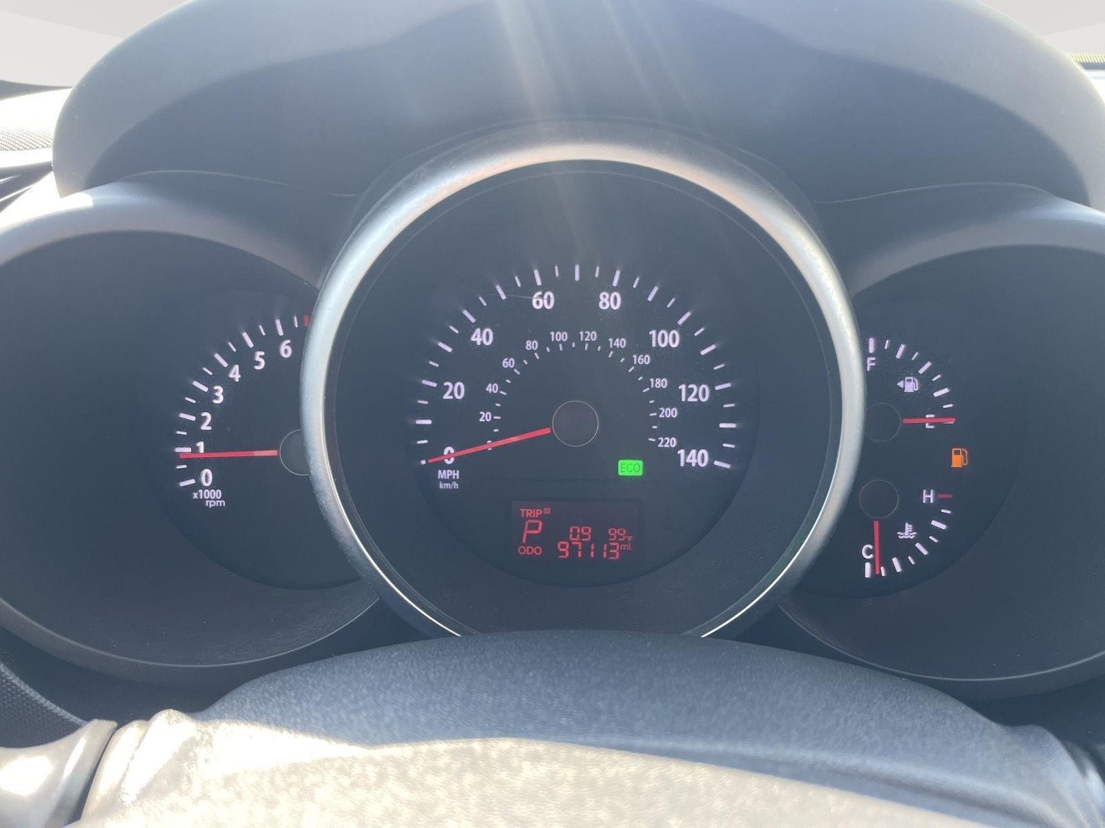 Used 2012 Molten Kia + image 2