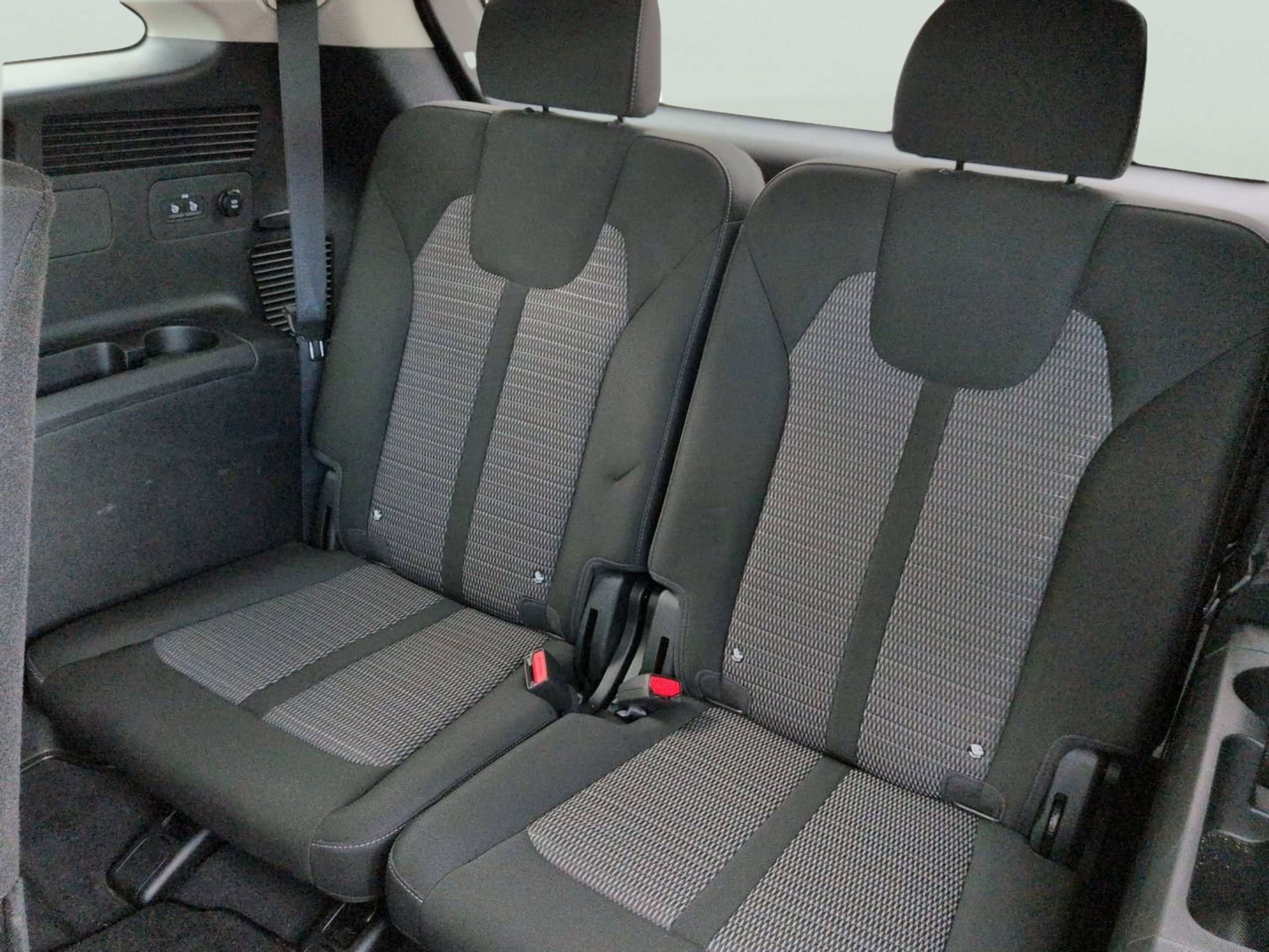 Used 2024 Glacial White Pearl Kia LX image 10