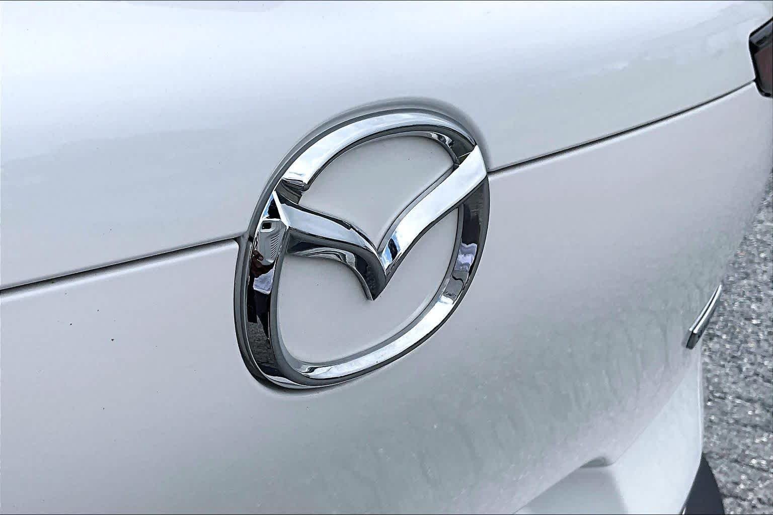 Used 2025 Snowflake White Pearl Mica Mazda 2.5 S Preferred Package image 31