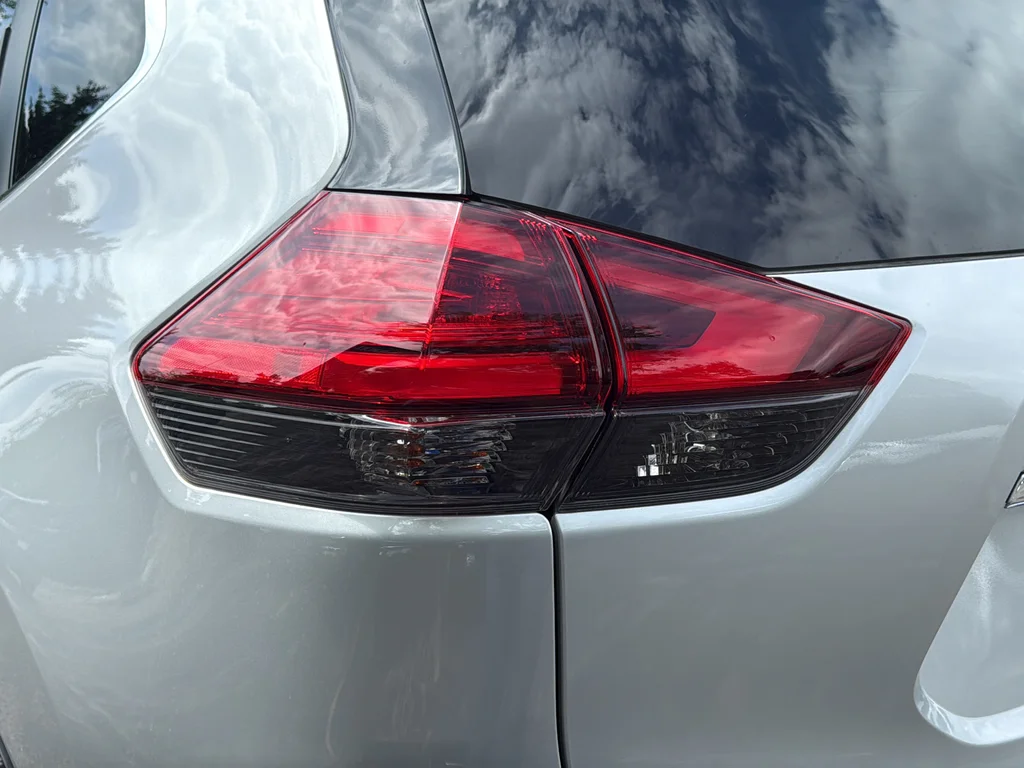 Used 2017 Silver Nissan SL image 14
