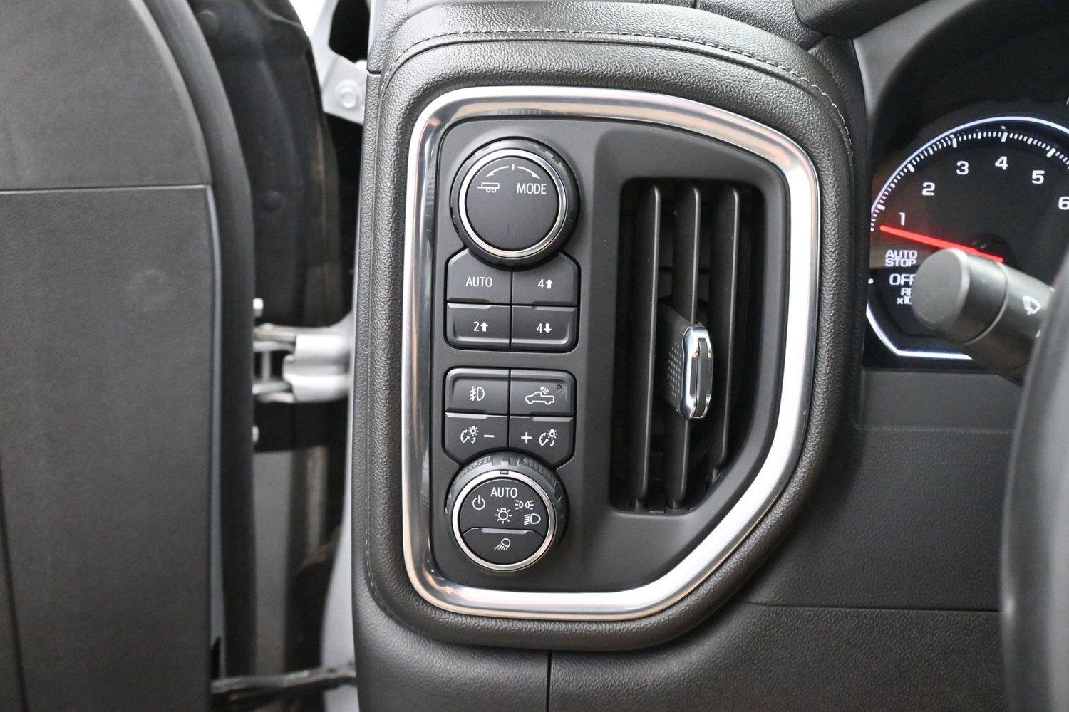 Used 2020 SILVER ICE METALLIC Chevrolet RST image 29