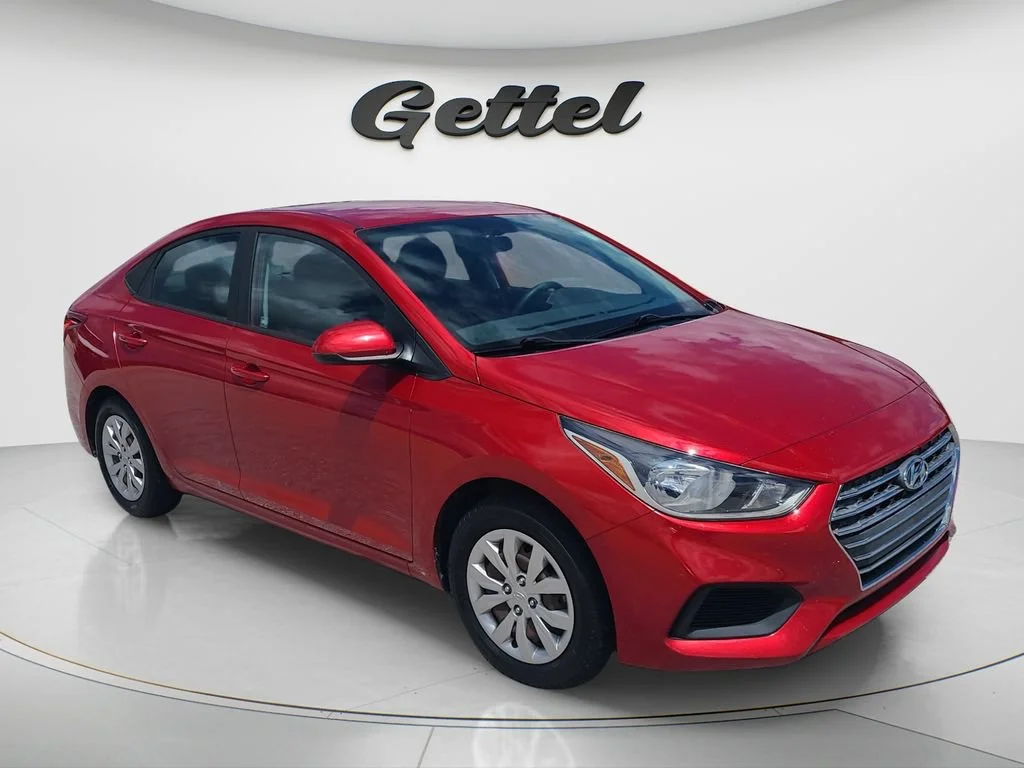 Used 2019 Red Hyundai SE image 3
