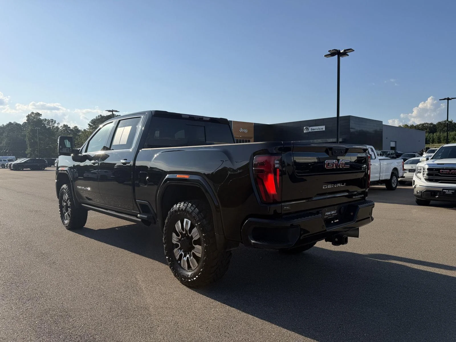 Used 2025 Onyx Black GMC Denali image 4