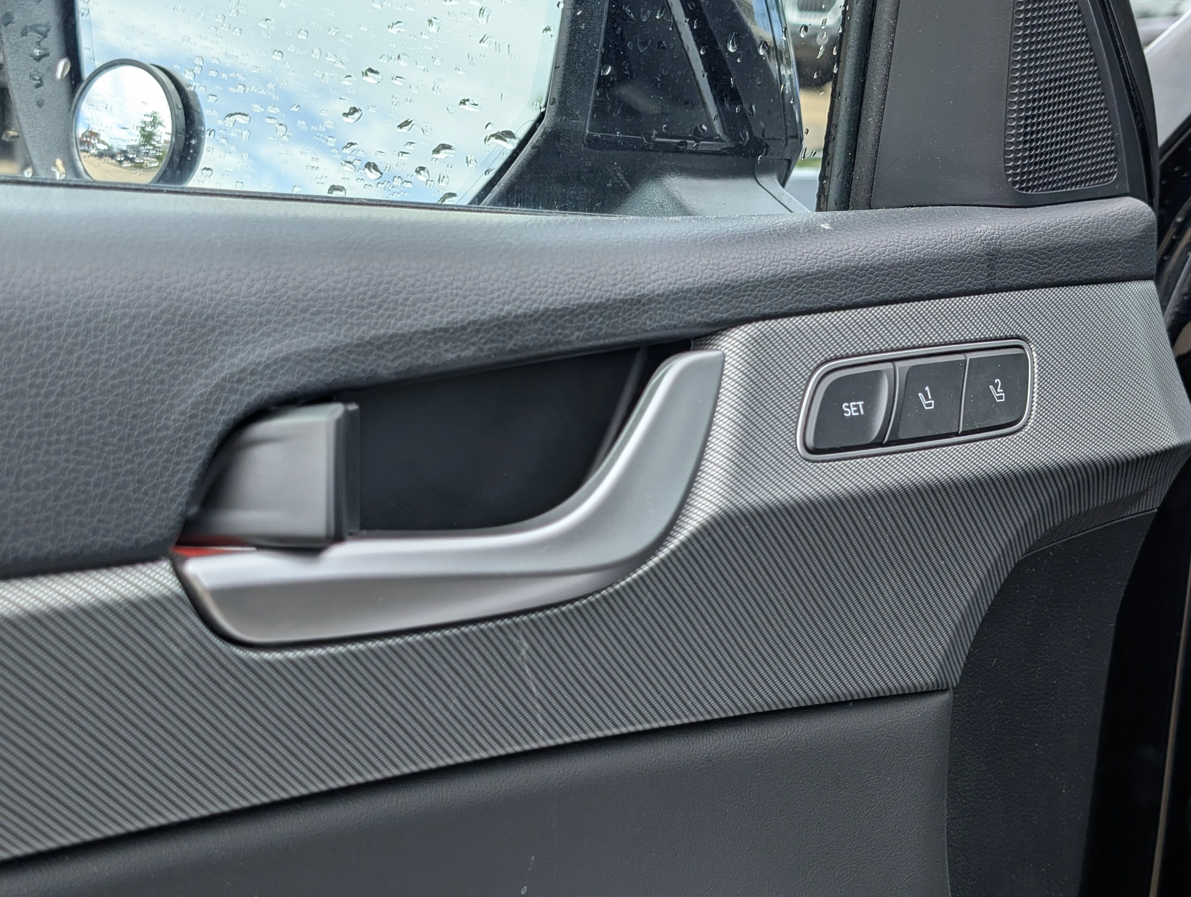 Used 2024 Abyss Black Hyundai Urban image 18