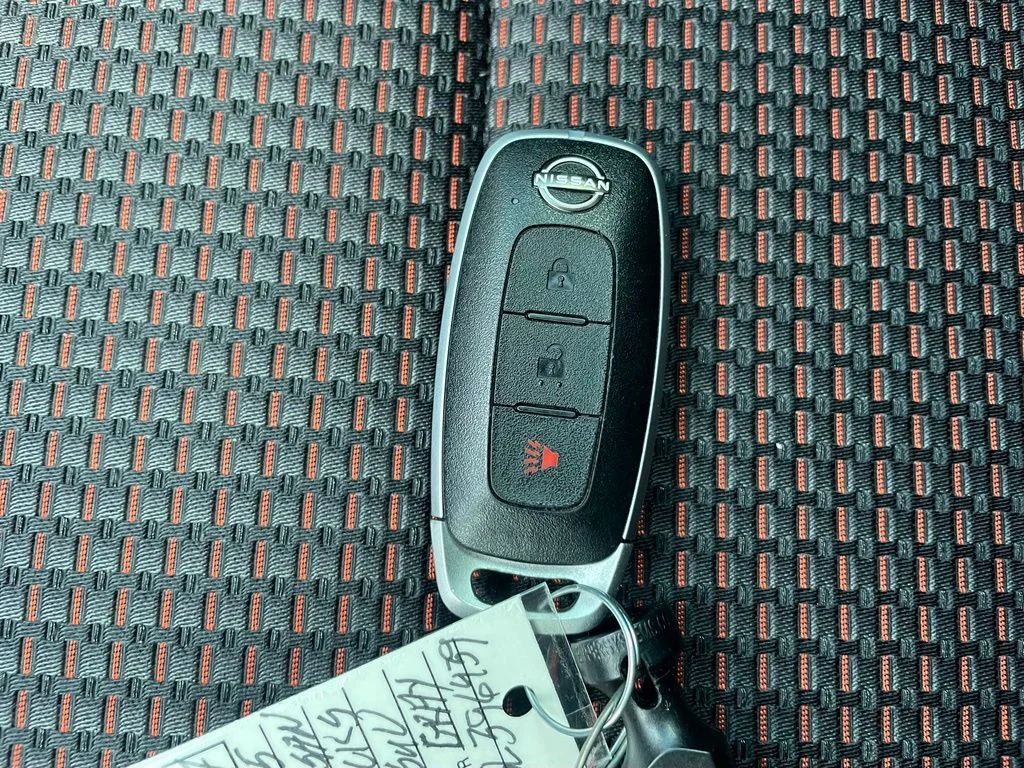 Used 2025 Gray Nissan SR image 18