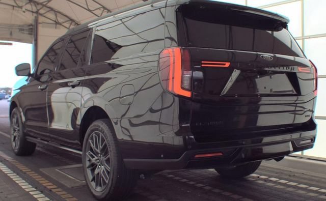 Used 2025 Agate Black Metallic Ford Platinum image 5