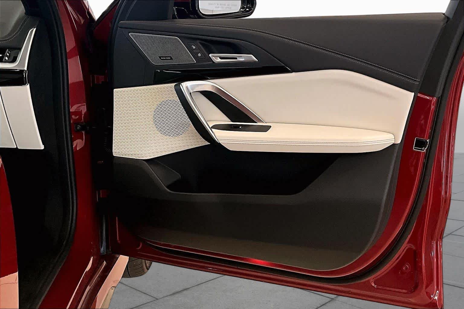 Used 2026 Vegas Red Metallic BMW xDrive28i image 21