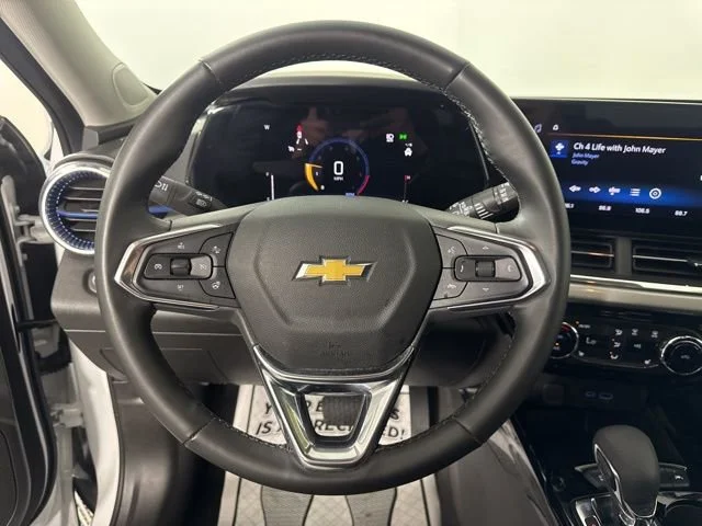 Used 2025 Summit White Chevrolet LT image 28