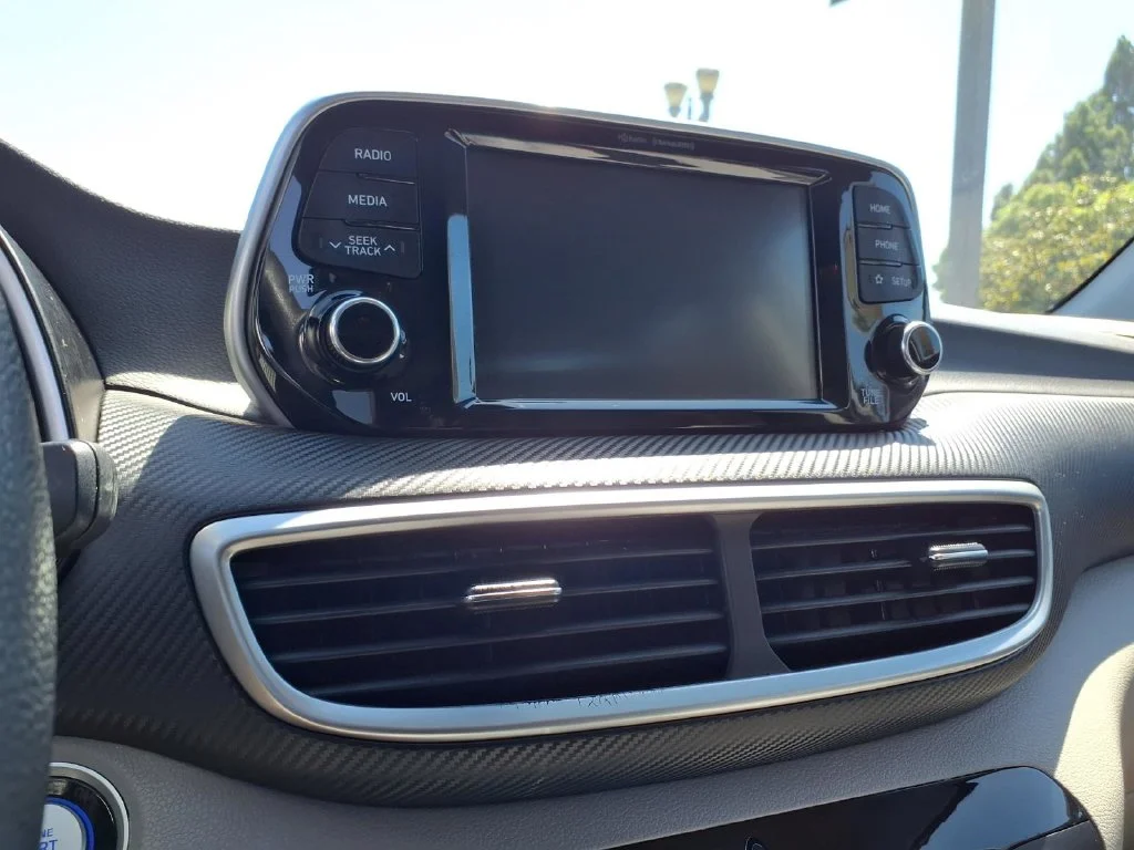 Used 2020 Silver Hyundai Value image 18