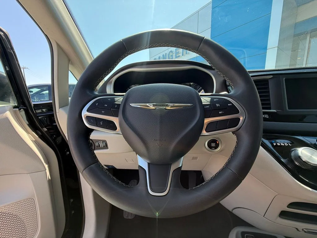 Used 2023 Black Chrysler LX image 19