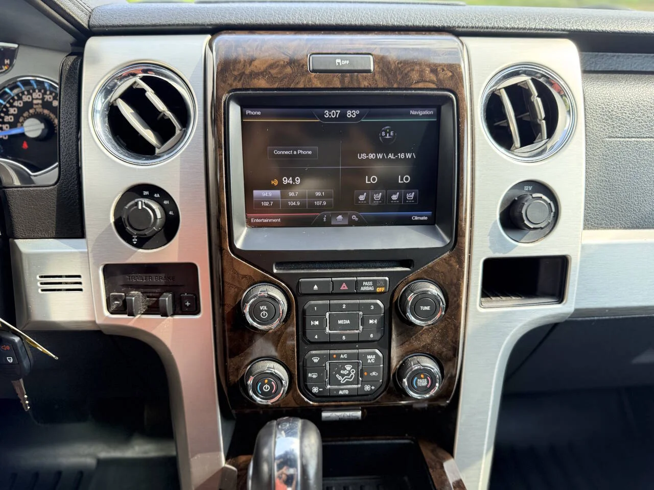 Used 2013 White Ford Platinum 4x4 4dr SuperCrew Styleside 5.5 ft. SB image 24
