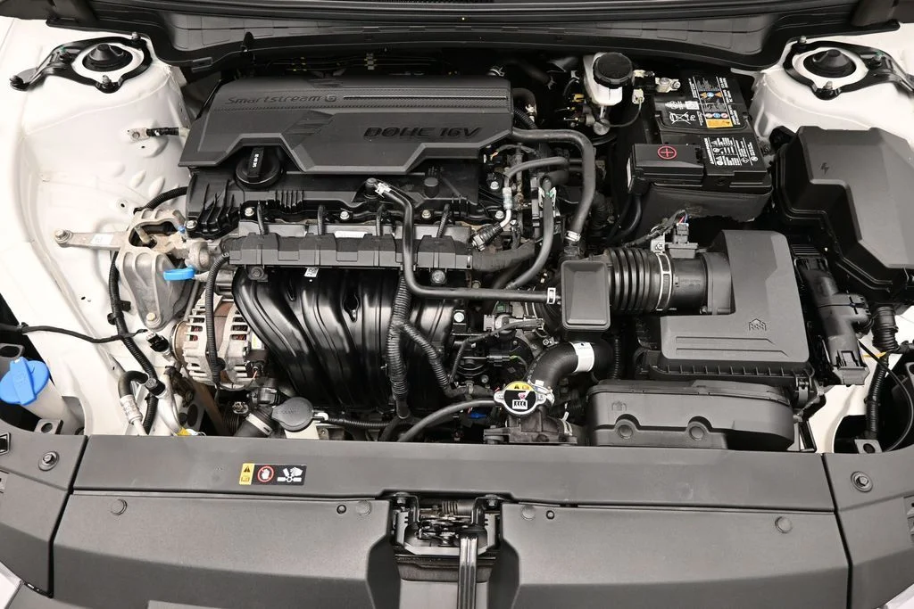 Used 2025 White Kia GT-Line image 9