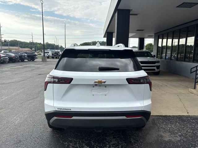 Used 2025 White Chevrolet LT image 9