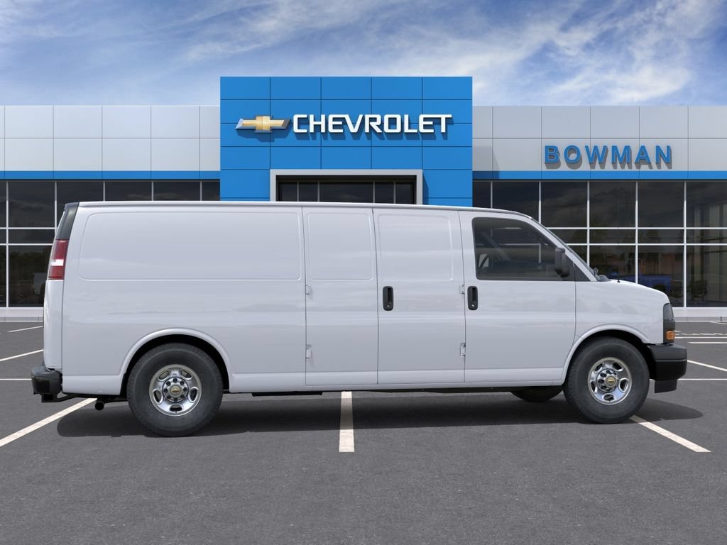 New 2026 Summit White Chevrolet WT image 7