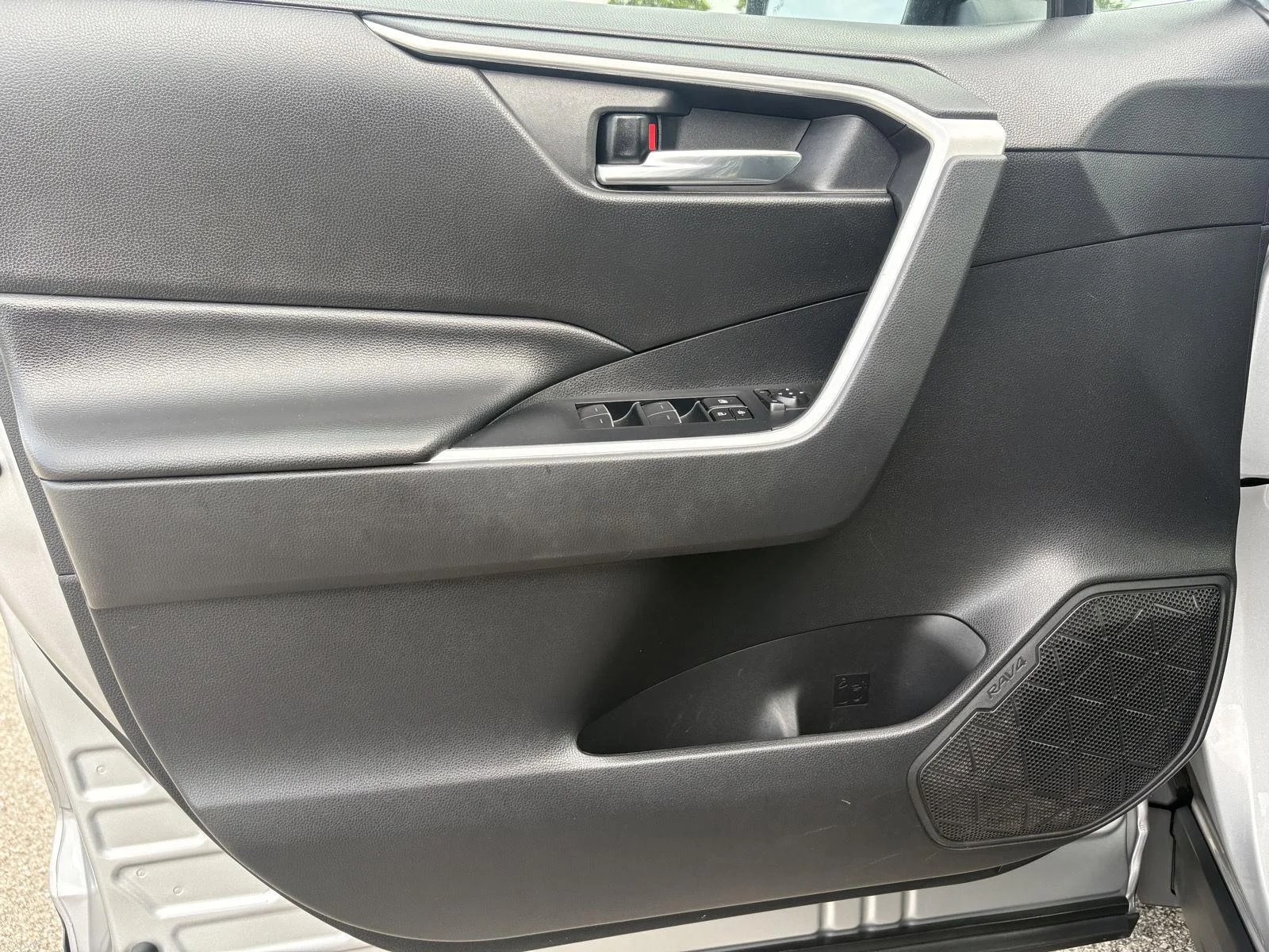 Used 2022 Silver Sky Metallic Toyota Hybrid XLE image 26